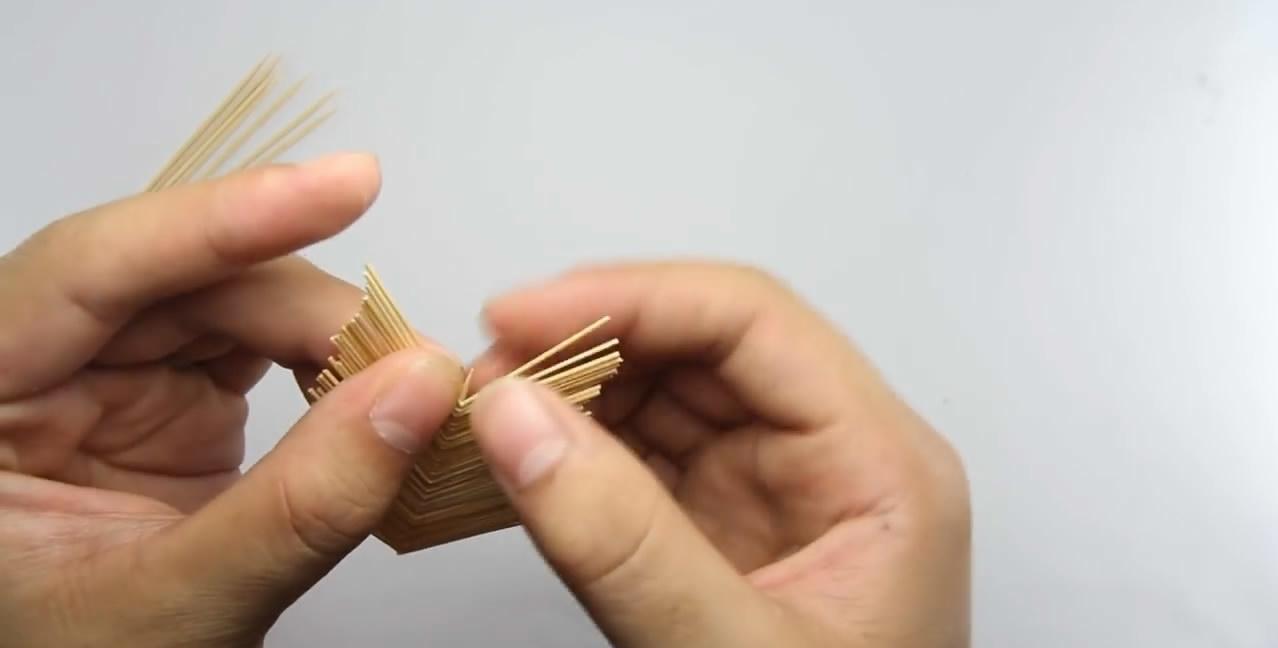 用牙签做的手工(牙签手工制作简单又漂亮)