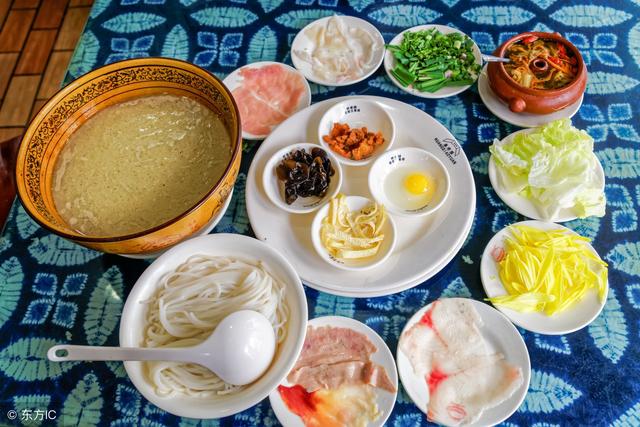 过桥米线的传说，云南米线典故之过桥（美食文化 ， 过桥米线的传说）