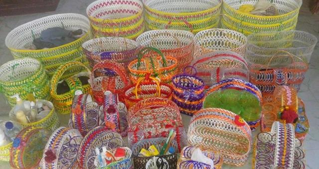 圆篮子的编织方法，怎么编圆篮子（，这么美的收纳篮竟然是用废瓶子做成的，我不相信）