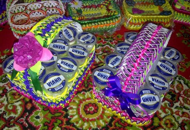 圆篮子的编织方法，怎么编圆篮子（，这么美的收纳篮竟然是用废瓶子做成的，我不相信）