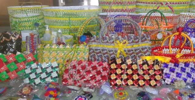 圆篮子的编织方法，怎么编圆篮子（，这么美的收纳篮竟然是用废瓶子做成的，我不相信）