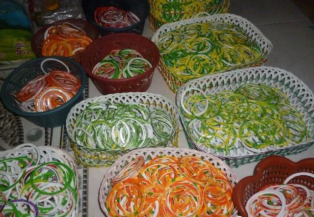 圆篮子的编织方法，怎么编圆篮子（，这么美的收纳篮竟然是用废瓶子做成的，我不相信）