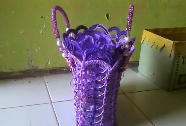 圆篮子的编织方法，怎么编圆篮子（，这么美的收纳篮竟然是用废瓶子做成的，我不相信）