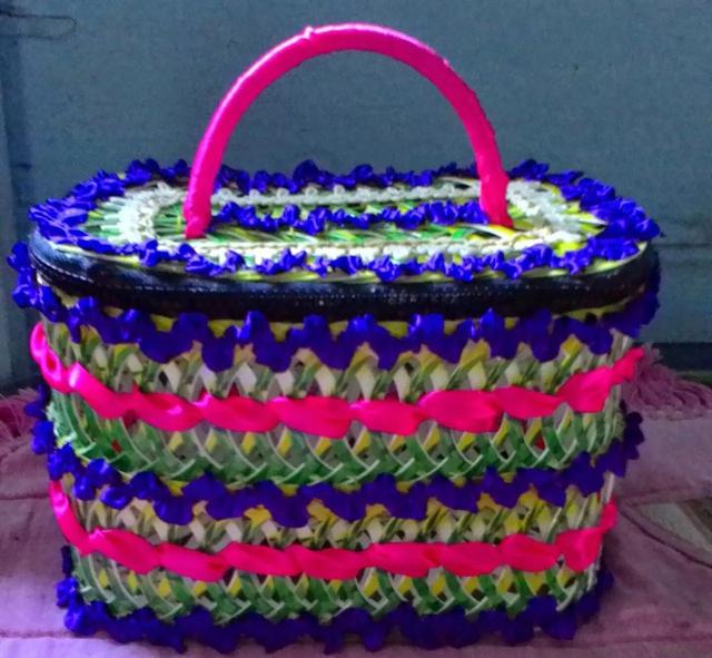 圆篮子的编织方法，怎么编圆篮子（，这么美的收纳篮竟然是用废瓶子做成的，我不相信）