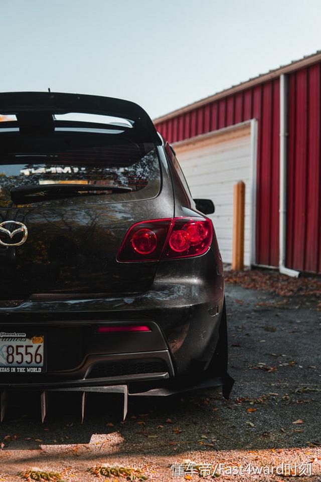 09款马自达3两厢，新款马自达3有两厢吗（午后咖啡！经典马自达3两厢）