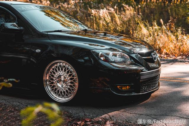 09款马自达3两厢，新款马自达3有两厢吗（午后咖啡！经典马自达3两厢）