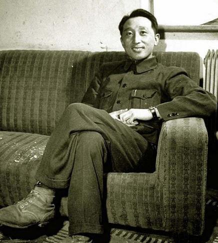 黄埔军校培养出哪些名人，黄埔军校培养出哪些名人了（黄埔军校各期都出了哪些名将）