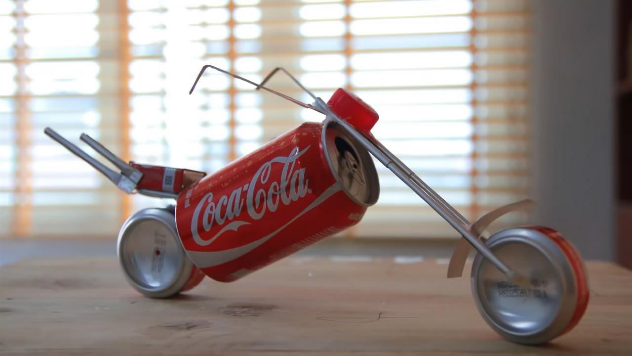 易拉罐自制二轮摩托车玩具，废物利用DIY一辆摩托车