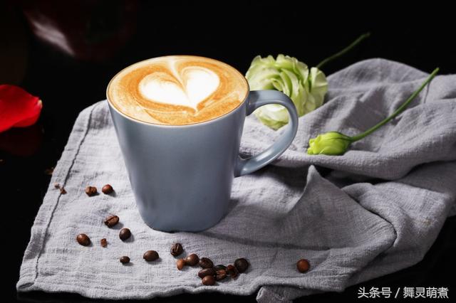 拿铁为什么比摩卡更苦，摩卡为什么比拿铁贵（教大家如何区分拿铁咖啡和摩卡咖啡）