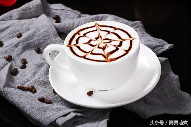 拿铁为什么比摩卡更苦，摩卡为什么比拿铁贵（教大家如何区分拿铁咖啡和摩卡咖啡）