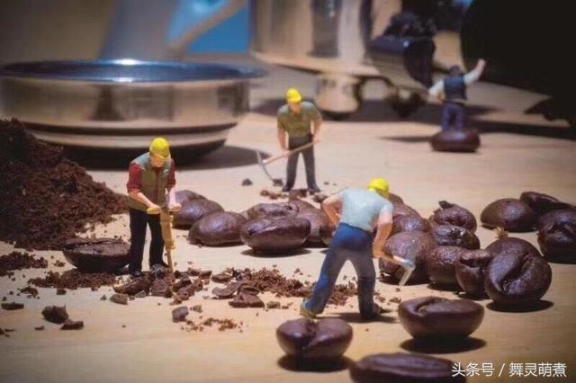 拿铁为什么比摩卡更苦，摩卡为什么比拿铁贵（教大家如何区分拿铁咖啡和摩卡咖啡）