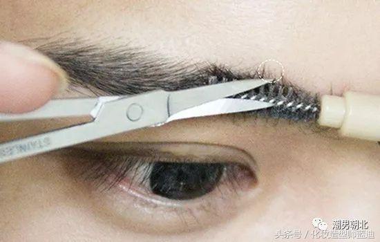 男士眉毛怎么修，男士眉毛稀少怎么办啊（四步打造清爽男生形象）