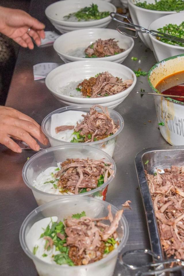 求玉溪哪里呢鳝鱼米线最好吃，玉溪风味鳝鱼（清晨排队1小时不一定吃得着）