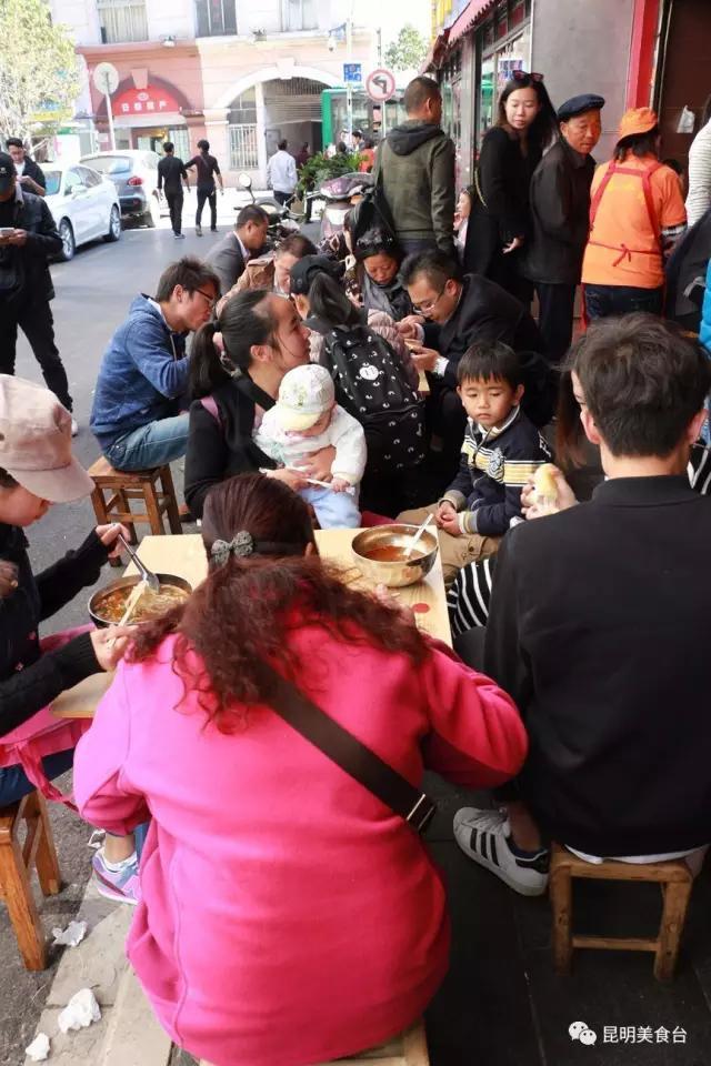 求玉溪哪里呢鳝鱼米线最好吃，玉溪风味鳝鱼（清晨排队1小时不一定吃得着）