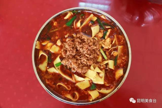 求玉溪哪里呢鳝鱼米线最好吃，玉溪风味鳝鱼（清晨排队1小时不一定吃得着）