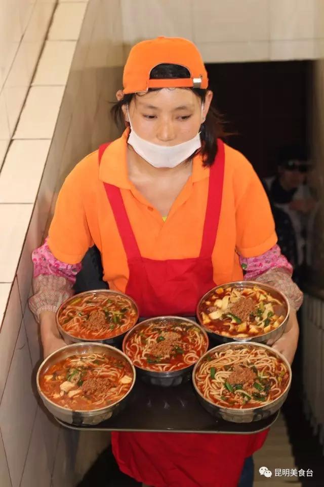 求玉溪哪里呢鳝鱼米线最好吃，玉溪风味鳝鱼（清晨排队1小时不一定吃得着）