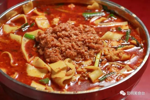 求玉溪哪里呢鳝鱼米线最好吃，玉溪风味鳝鱼（清晨排队1小时不一定吃得着）