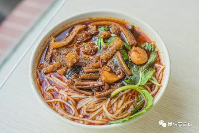 求玉溪哪里呢鳝鱼米线最好吃，玉溪风味鳝鱼（清晨排队1小时不一定吃得着）