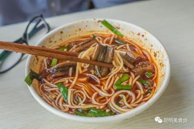 求玉溪哪里呢鳝鱼米线最好吃，玉溪风味鳝鱼（清晨排队1小时不一定吃得着）