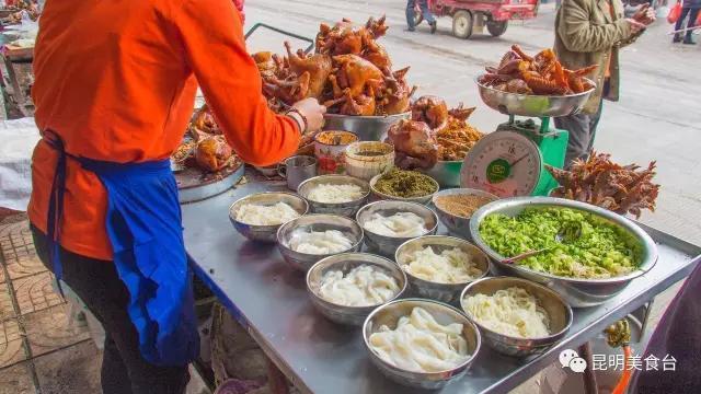 求玉溪哪里呢鳝鱼米线最好吃，玉溪风味鳝鱼（清晨排队1小时不一定吃得着）