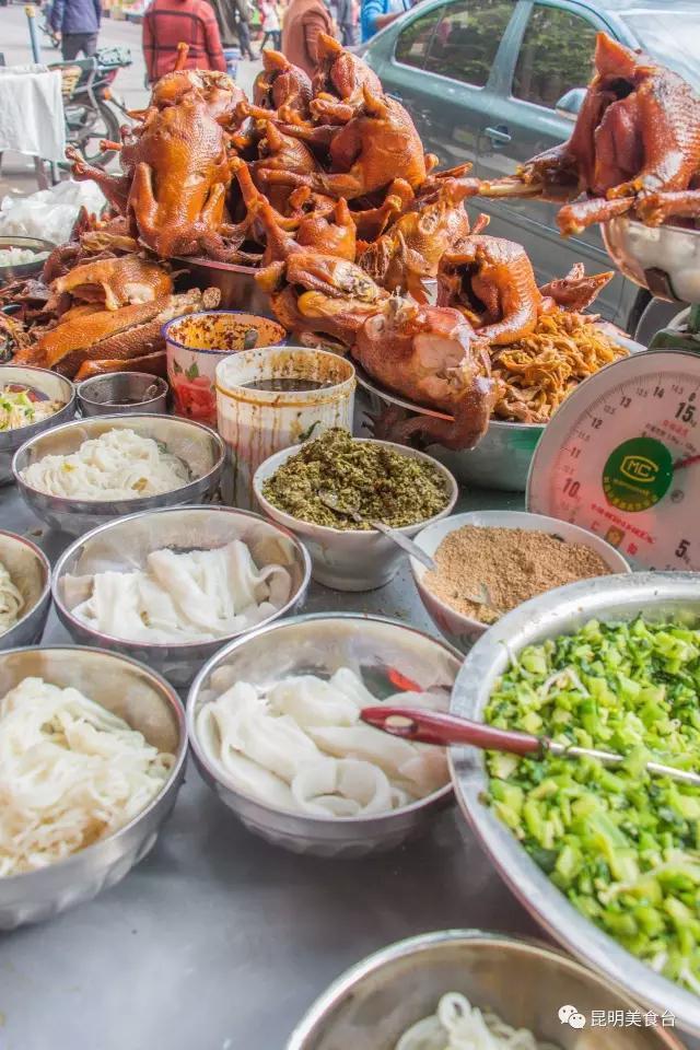 求玉溪哪里呢鳝鱼米线最好吃，玉溪风味鳝鱼（清晨排队1小时不一定吃得着）