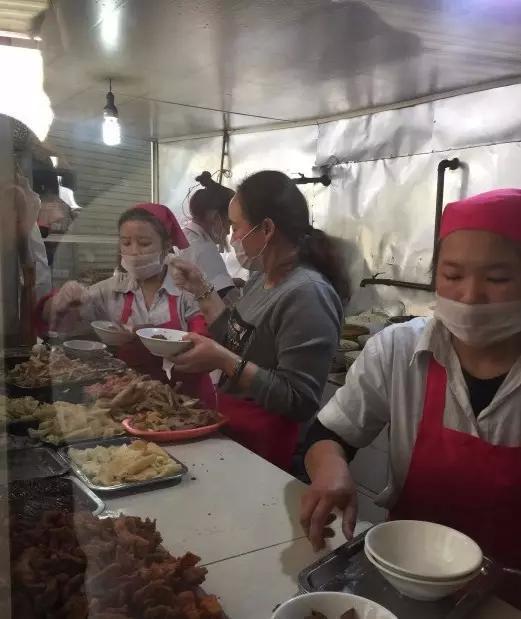 求玉溪哪里呢鳝鱼米线最好吃，玉溪风味鳝鱼（清晨排队1小时不一定吃得着）