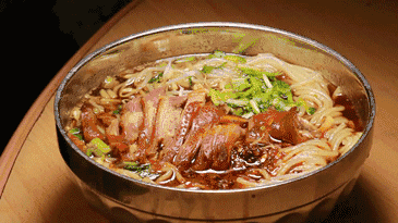 求玉溪哪里呢鳝鱼米线最好吃，玉溪风味鳝鱼（清晨排队1小时不一定吃得着）