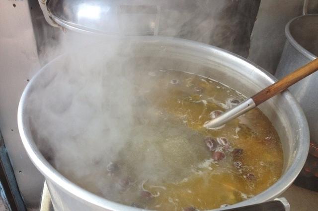 求玉溪哪里呢鳝鱼米线最好吃，玉溪风味鳝鱼（清晨排队1小时不一定吃得着）