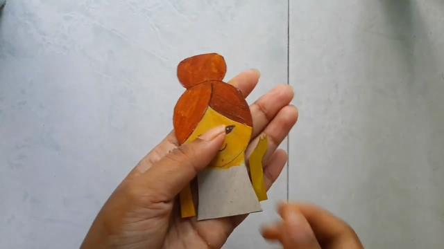 手工制作笔筒的方法，手工制作笔筒的步骤（塑料瓶制作成笔筒的全过程）