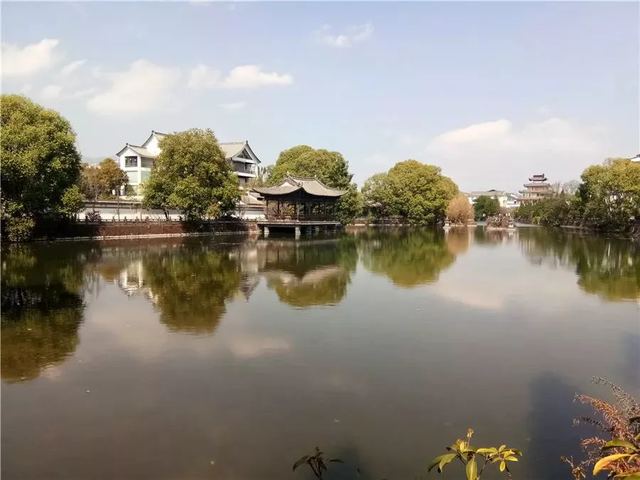 天涯明月刀江南龙井茶园创作画卷墨宝，天涯明月刀笔绘江山乡间古楼（既有玉泉月夜的景致）