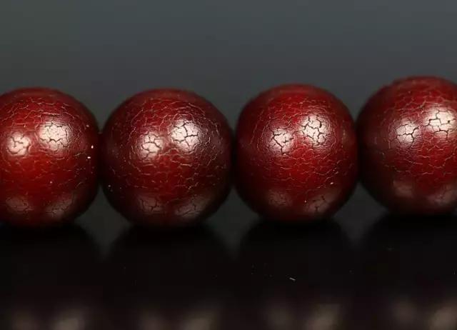 菩提根手串有什么功效，女人带菩提根手串有什么好处（菩提根的盘玩、包浆、开片过程与感悟）