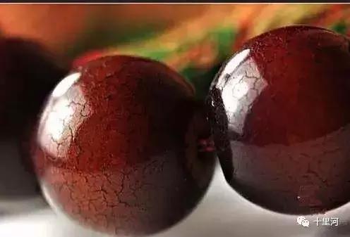 菩提根手串有什么功效，女人带菩提根手串有什么好处（菩提根的盘玩、包浆、开片过程与感悟）