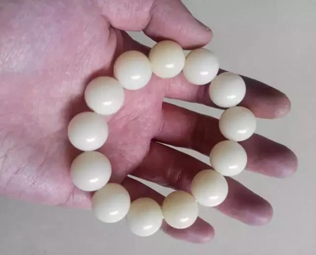 菩提根手串有什么功效，女人带菩提根手串有什么好处（菩提根的盘玩、包浆、开片过程与感悟）