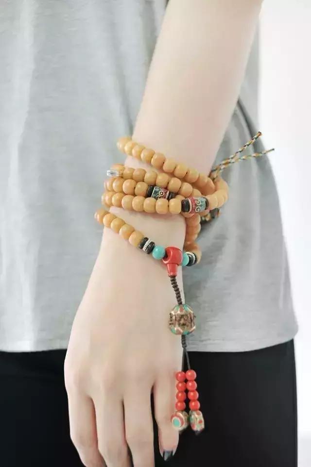 菩提根手串有什么功效，女人带菩提根手串有什么好处（菩提根的盘玩、包浆、开片过程与感悟）