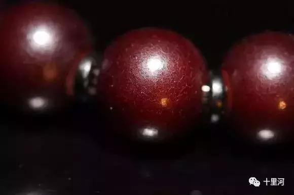 菩提根手串有什么功效，女人带菩提根手串有什么好处（菩提根的盘玩、包浆、开片过程与感悟）