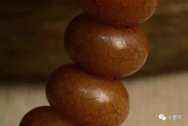 菩提根手串有什么功效，女人带菩提根手串有什么好处（菩提根的盘玩、包浆、开片过程与感悟）