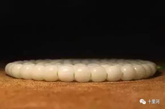菩提根手串有什么功效，女人带菩提根手串有什么好处（菩提根的盘玩、包浆、开片过程与感悟）