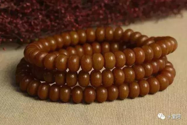 菩提根手串有什么功效，女人带菩提根手串有什么好处（菩提根的盘玩、包浆、开片过程与感悟）