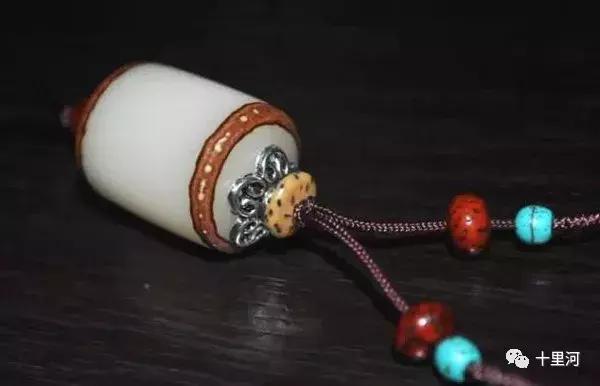 菩提根手串有什么功效，女人带菩提根手串有什么好处（菩提根的盘玩、包浆、开片过程与感悟）