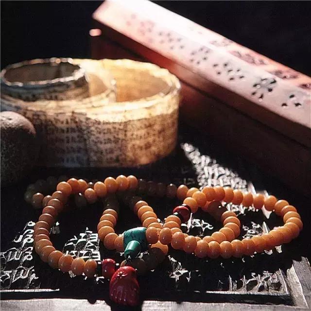 菩提根手串有什么功效，女人带菩提根手串有什么好处（菩提根的盘玩、包浆、开片过程与感悟）