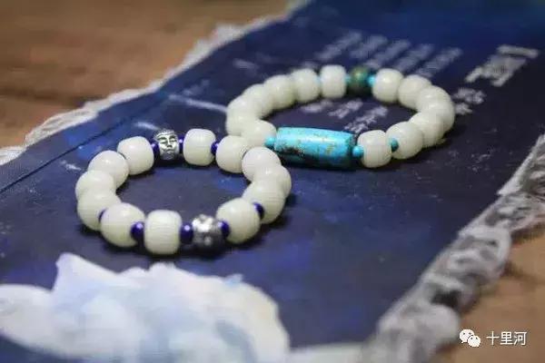 菩提根手串有什么功效，女人带菩提根手串有什么好处（菩提根的盘玩、包浆、开片过程与感悟）
