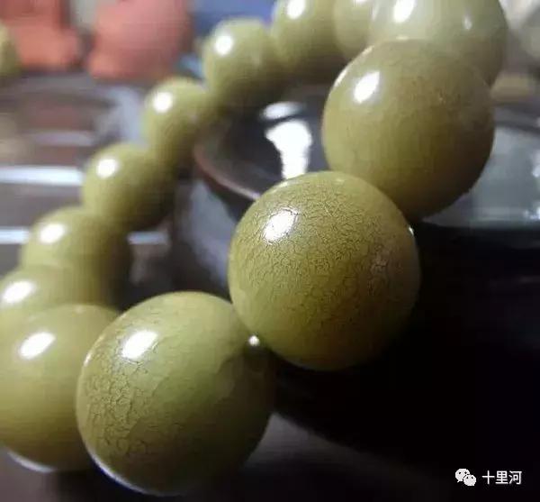 菩提根手串有什么功效，女人带菩提根手串有什么好处（菩提根的盘玩、包浆、开片过程与感悟）