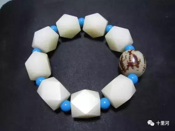 菩提根手串有什么功效，女人带菩提根手串有什么好处（菩提根的盘玩、包浆、开片过程与感悟）