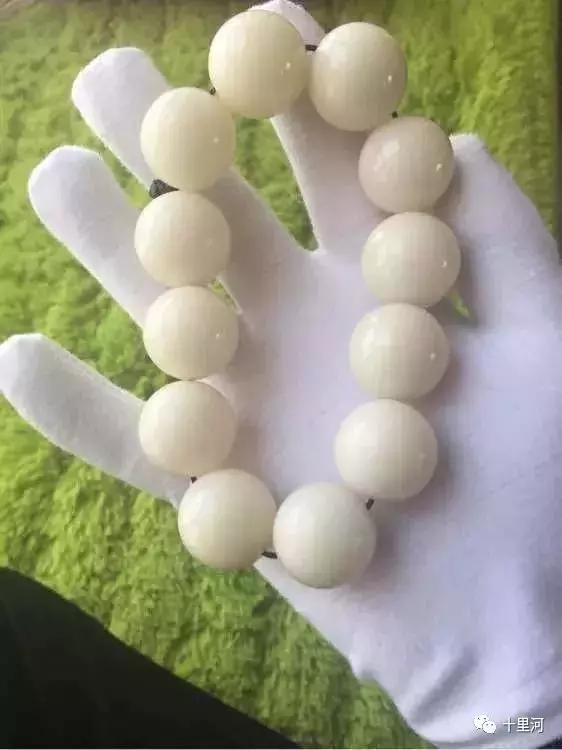 菩提根手串有什么功效，女人带菩提根手串有什么好处（菩提根的盘玩、包浆、开片过程与感悟）