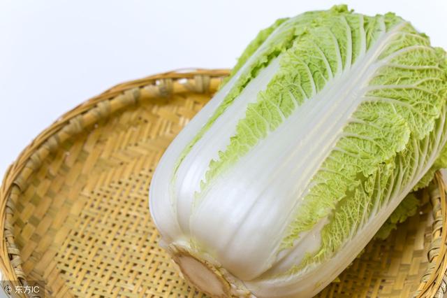 水煮白菜的热量，水煮大白菜减肥法怎么做（“水煮大白菜”当饭吃能减肥）