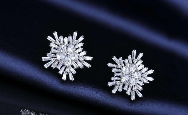 锆石和钻石的区别，锆石和钻石的区别是什么（锆石和钻石有什么不一样）