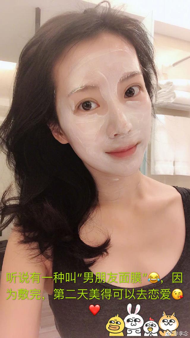 李念晒锁骨夹鸡蛋，“阔太”李念晒甜美自拍照