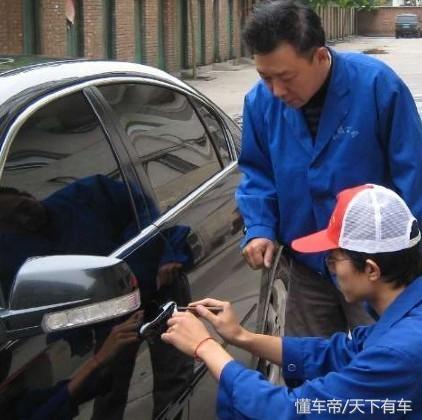 门锁住了没有钥匙怎么打开，门锁了没钥匙怎么开（两大方法助你成功开锁）