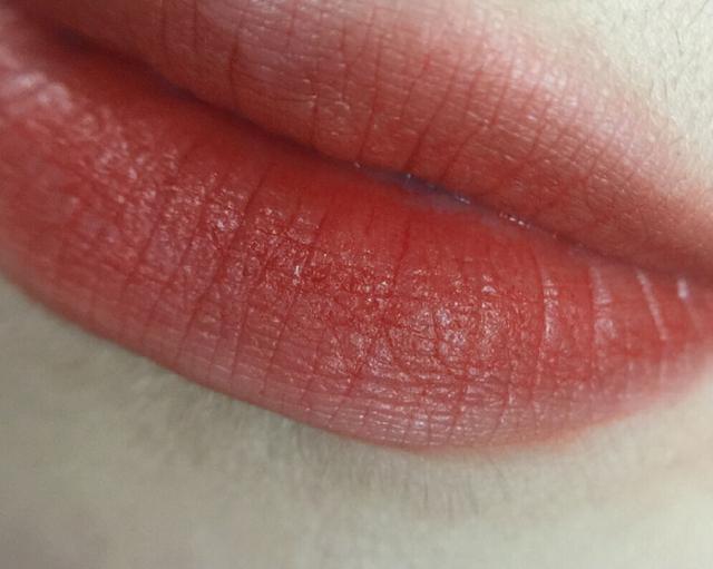 阿玛尼405唇釉，阿玛尼405唇釉黄皮试色（断货王阿玛尼405唇釉试色）