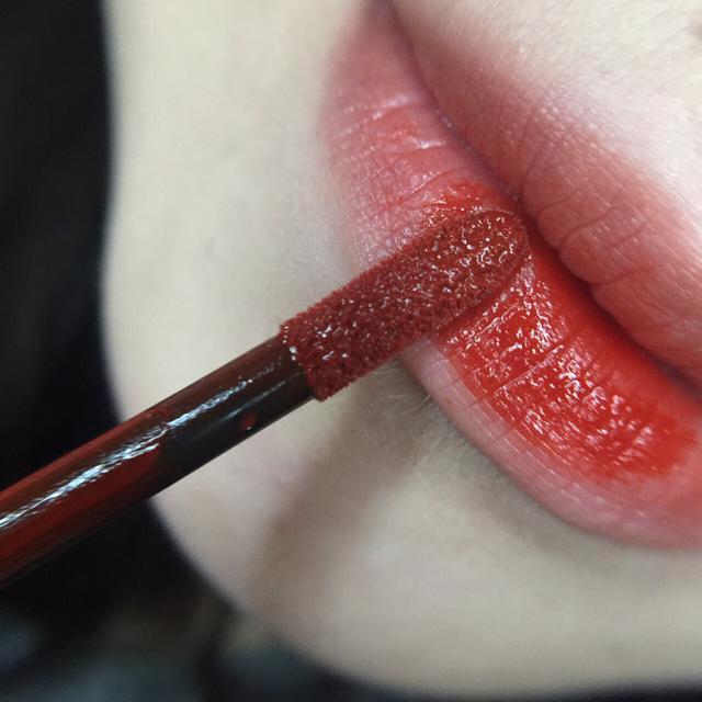 阿玛尼405唇釉，阿玛尼405唇釉黄皮试色（断货王阿玛尼405唇釉试色）